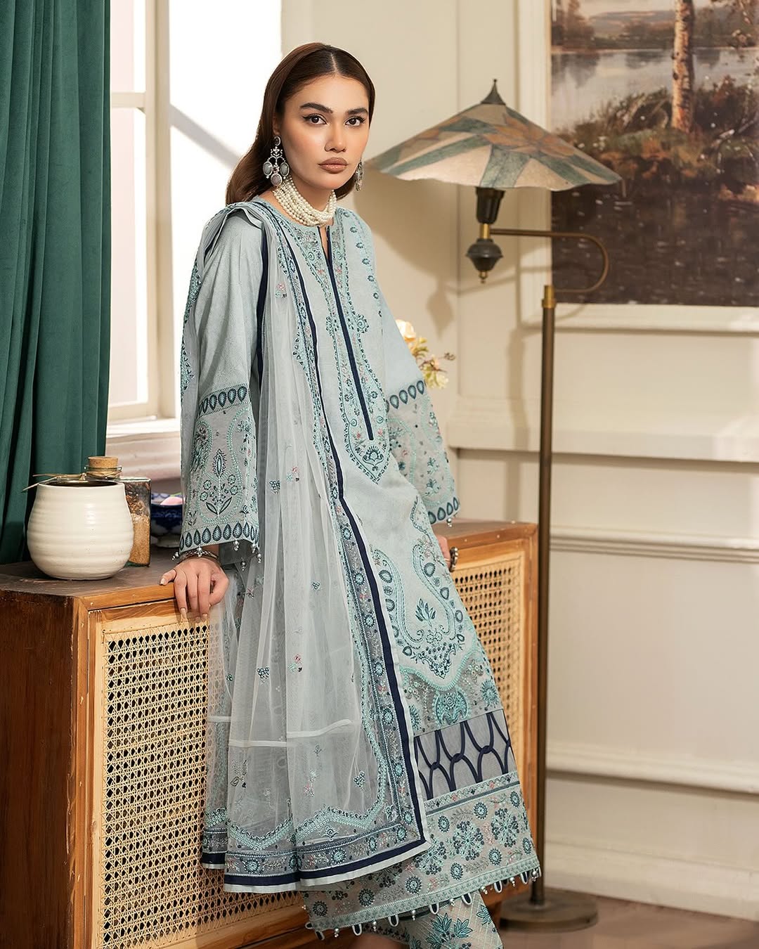 Ally's - Light Blue Ray