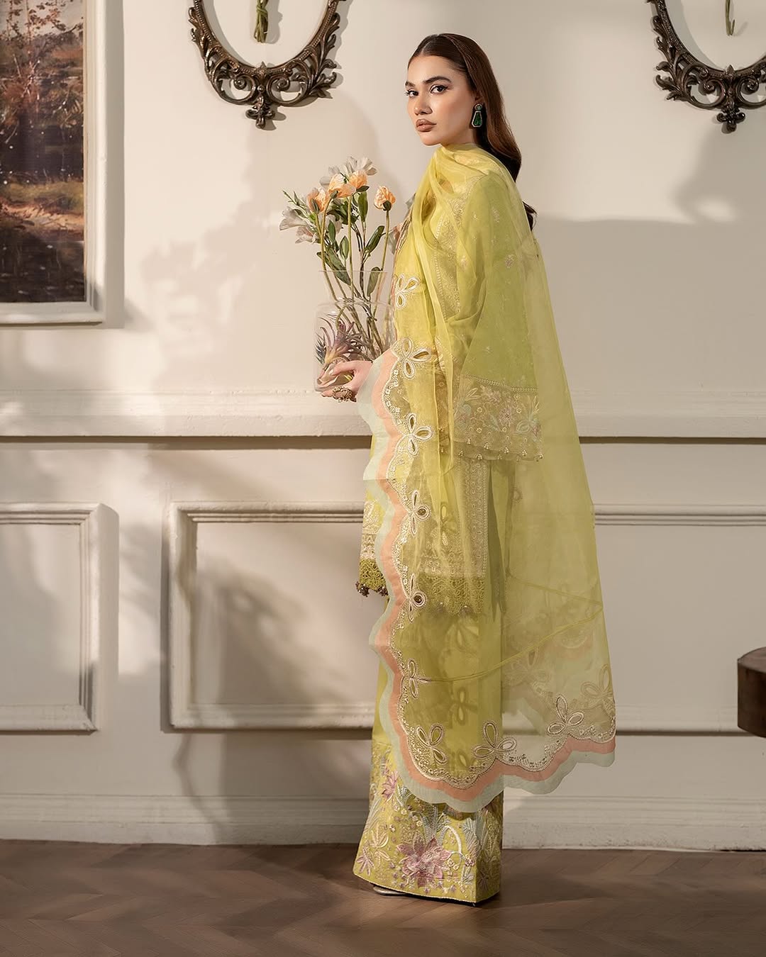 Ally's - J Lo Yellow