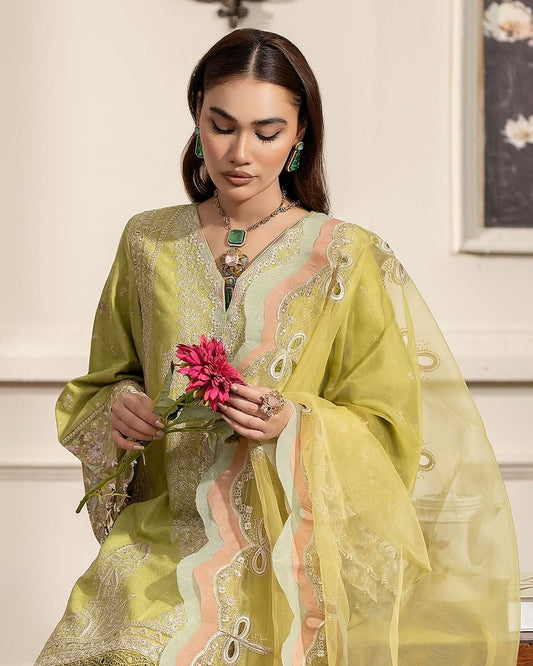 Ally's - J Lo Yellow