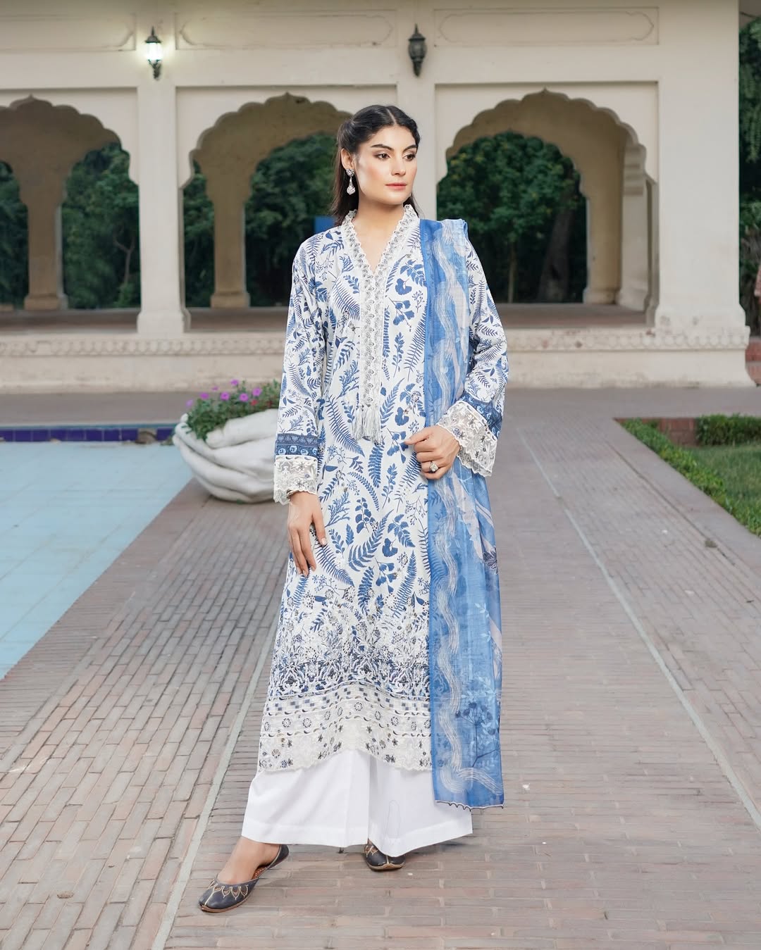 Munira Designers - White & Blue