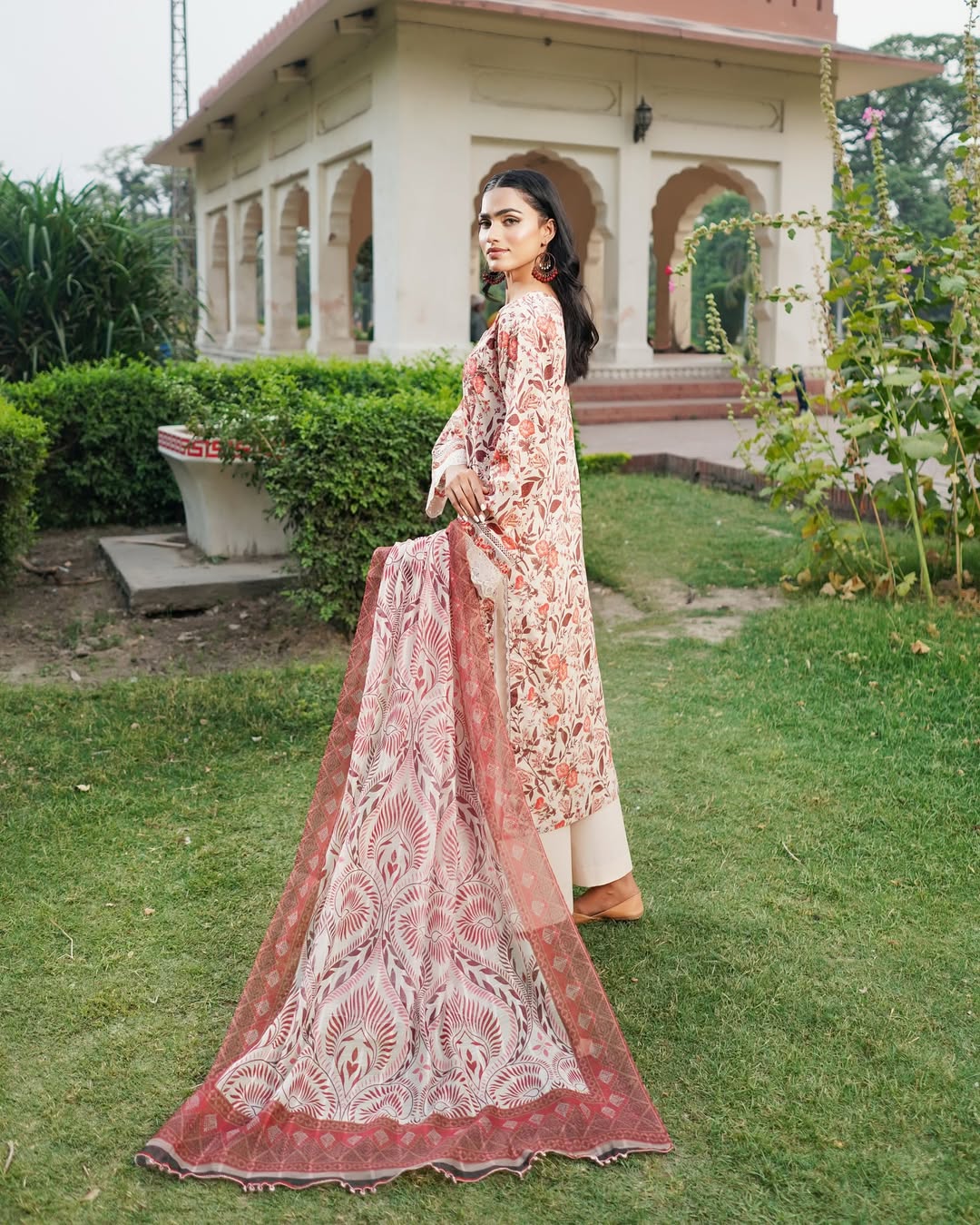 Munira Designers - Gorgeous Peach
