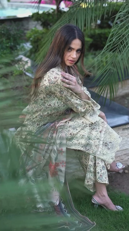 Butter or Skinish color Yellow